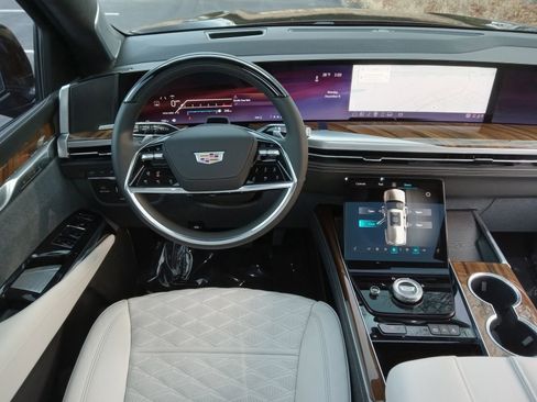 Used 2026 Cadillac Escalade Platinum Sport w/ LPO, ONYX Package image 15