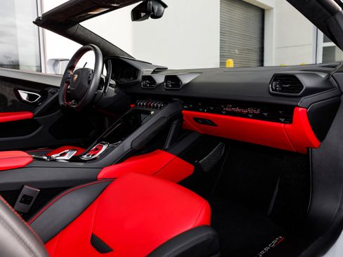 Used 2024 Lamborghini Huracan EVO image 42