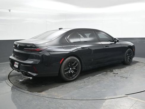 Used 2023 BMW 760i xDrive w/ Executive Package AWD/4WD image 4