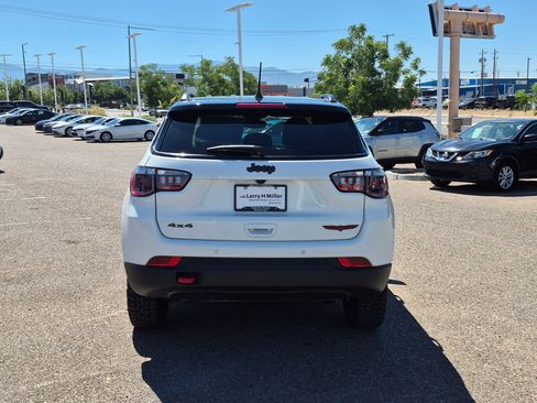 Used 2025 Jeep Compass Trailhawk AWD/4WD image 4