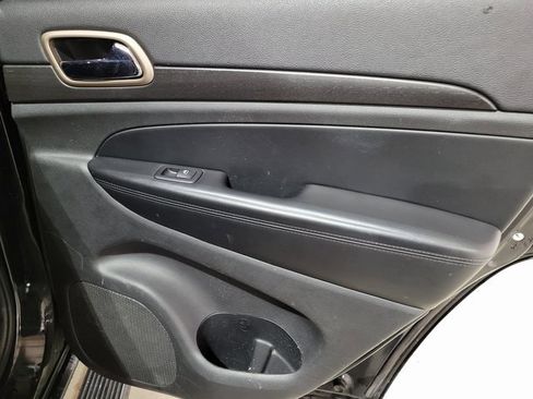 Used 2016 Jeep Grand Cherokee Laredo image 40