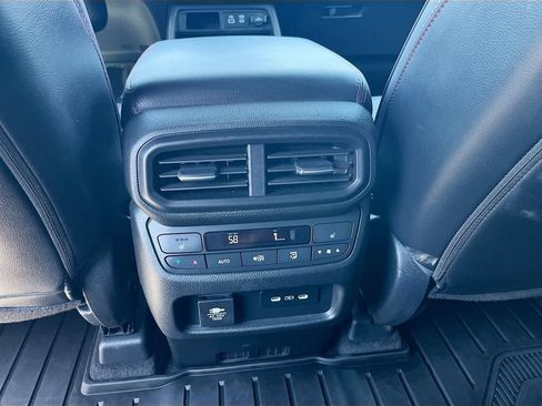 Used 2025 Honda Pilot Black Edition image 27
