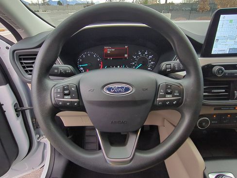 Used 2022 Ford Escape SE image 17