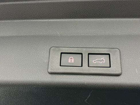 Used 2025 Subaru Ascent Premium image 31