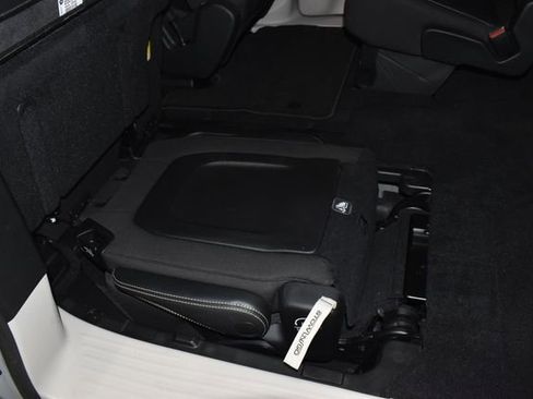 Used 2023 Chrysler Voyager LX FWD image 30