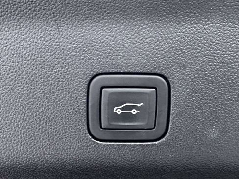 Used 2024 GMC Yukon AT4 image 36