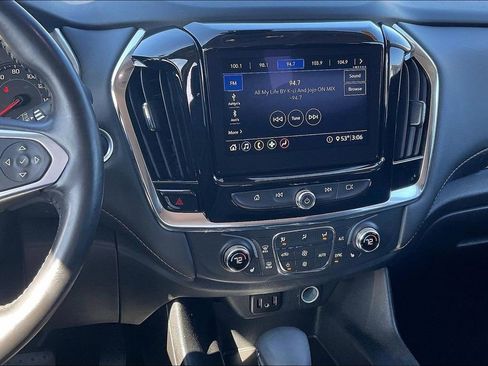 Used 2021 Chevrolet Traverse LT image 6