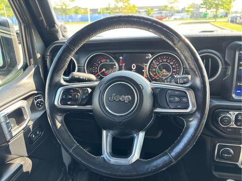 Used 2018 Jeep Wrangler Unlimited Sahara w/ Dual Top Group AWD/4WD image 20