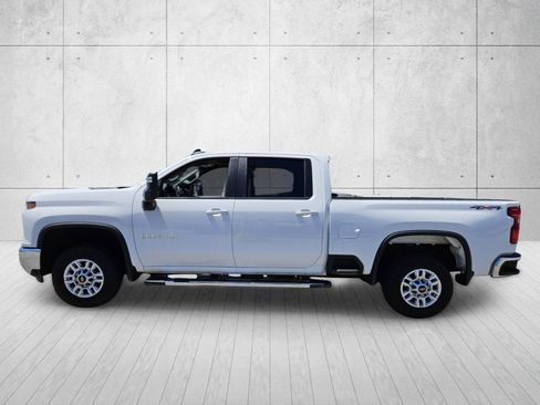 Used 2025 Chevrolet Silverado 2500 LT w/ Safety Package AWD/4WD image 4
