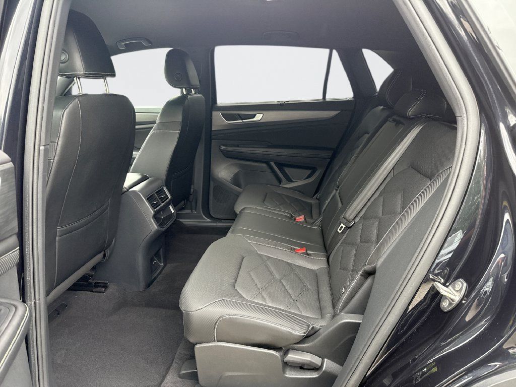 Used 2024 Volkswagen Atlas Cross Sport SE FWD image 24