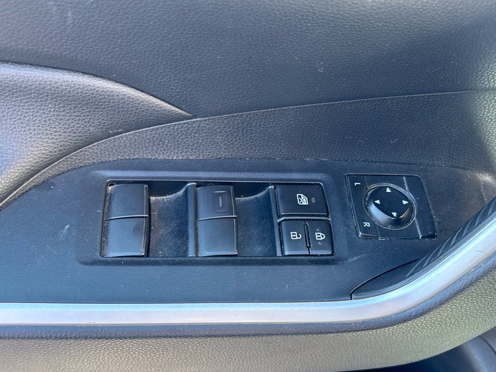 Used 2021 Toyota RAV4 XLE FWD image 7