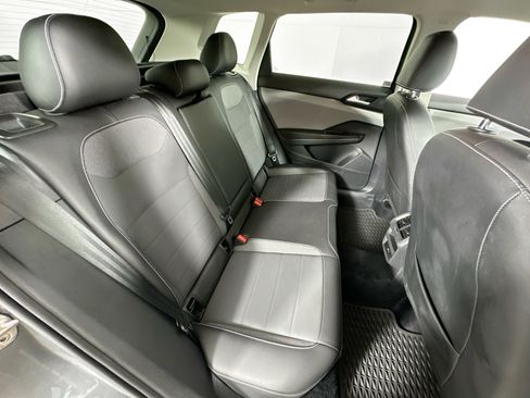 Used 2022 Volkswagen Taos SE image 25