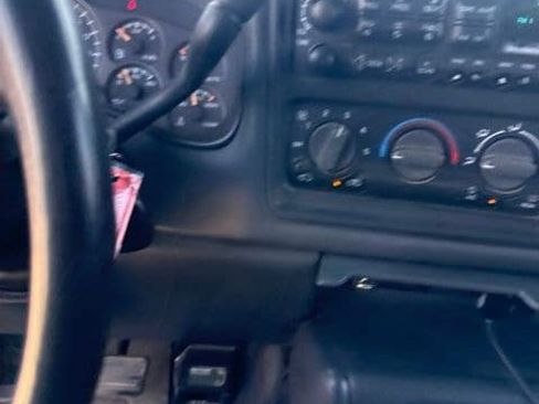 Used 1999 Chevrolet Silverado 2500 LS w/ Firm Ride Suspension Pkg AWD/4WD image 9