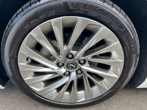 Used 2019 Lexus ES 300h Ultra Luxury w/ Accessory Package 2 FWD image 14