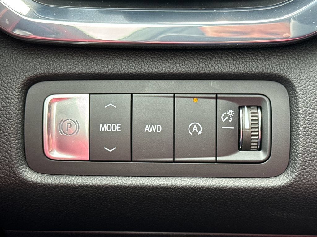 Certified 2026 GMC Acadia Denali w/ Super Cruise Package AWD/4WD image 33