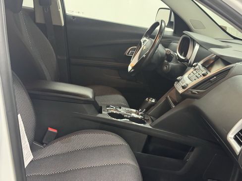 Used 2017 Chevrolet Equinox LT w/ Convenience Package image 18