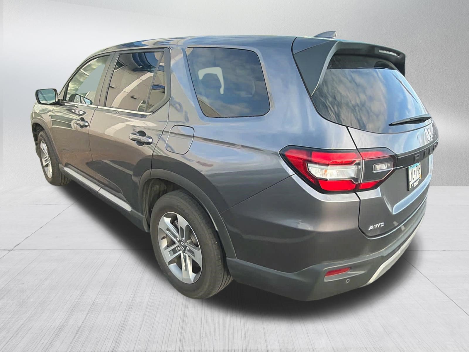 Used 2025 Honda Pilot EX-L image 8