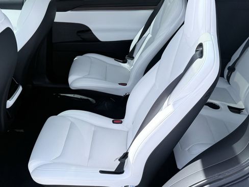 Used 2023 Tesla Model X AWD/4WD image 4