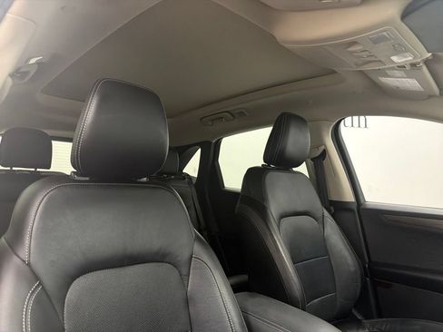 Used 2020 Ford Escape Titanium w/ Titanium Premium Package 2.0 FWD image 29