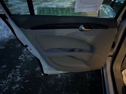 Used 2007 Buick Lucerne CXL w/ Luxury Package image 9