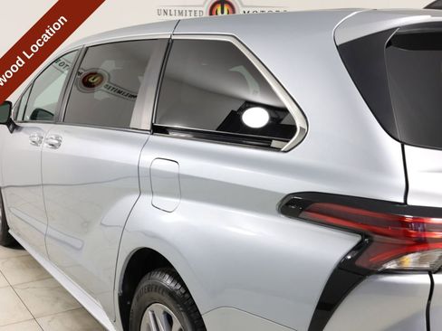 Used 2022 Toyota Sienna LE FWD image 41