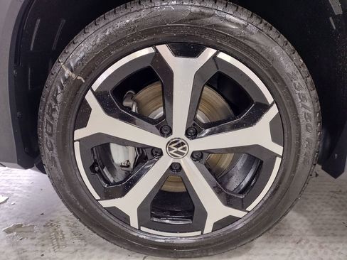 New 2026 Volkswagen Tiguan SE image 5