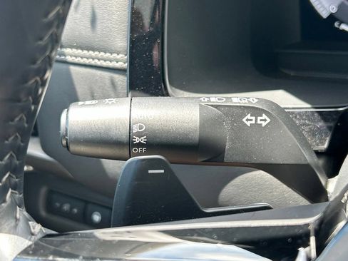 Used 2025 Nissan Pathfinder Platinum FWD image 28