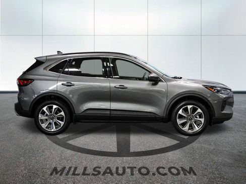 Certified 2022 Ford Edge SEL w/ Convenience Package image 9