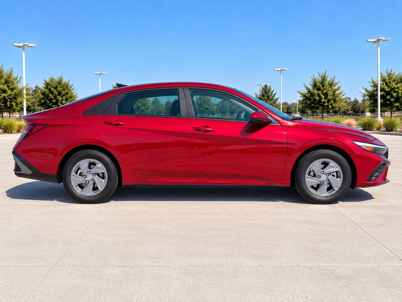 Used 2024 Hyundai Elantra SE FWD image 5
