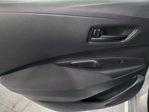 Used 2025 Toyota Corolla LE image 11