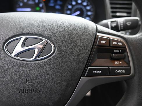 Used 2018 Hyundai Elantra SE w/ Cargo Package image 13