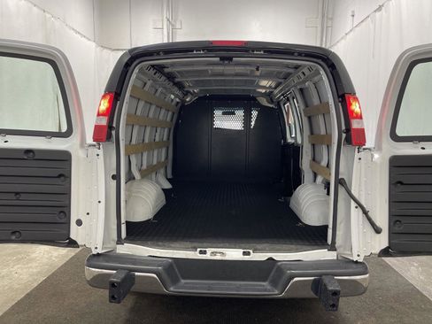 Used 2023 GMC Savana 2500 w/ Driver Convenience Package image 8