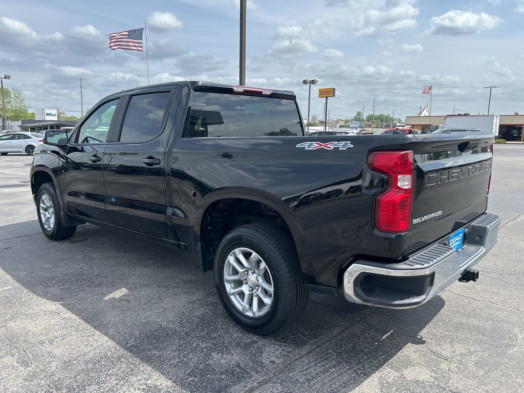 Used 2022 Chevrolet Silverado 1500 LT AWD/4WD image 6