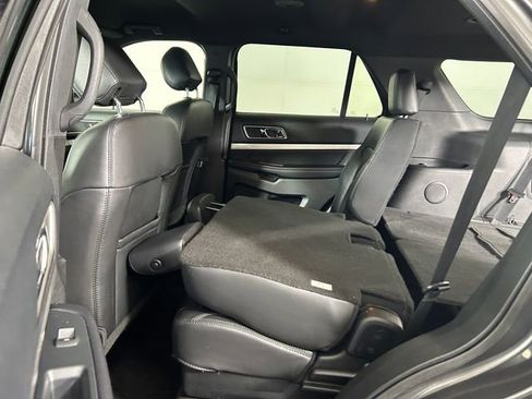 Used 2017 Ford Explorer XLT w/ Equipment Group 202A AWD/4WD image 25