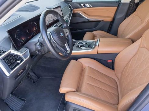 Used 2023 BMW X7 xDrive40i w/ Premium Package AWD/4WD image 2