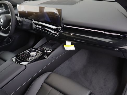 New 2026 BMW 530i xDrive w/ Convenience Package AWD/4WD image 21