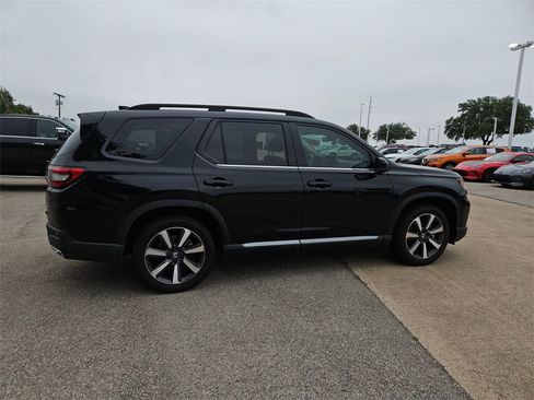 Used 2023 Honda Pilot Touring image 9
