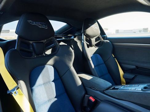 Used 2025 Porsche 718 Cayman GT4 RS w/ Weissach Package image 36