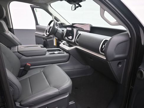 New 2026 Ford Expedition Active RWD image 26
