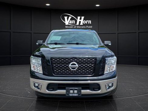 Used 2019 Nissan Titan SV AWD/4WD image 2