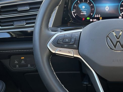 Used 2024 Volkswagen Atlas Cross Sport SE image 15