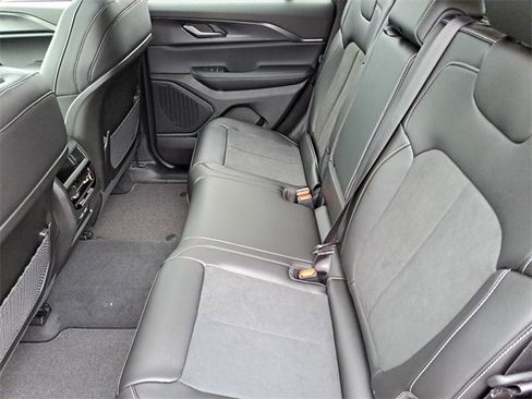 New 2025 Jeep Grand Cherokee Altitude image 14