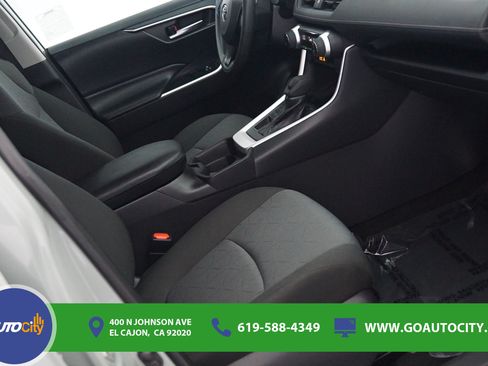 Used 2019 Toyota RAV4 XLE AWD/4WD image 8