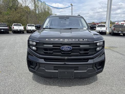 Used 2025 Ford Expedition Active AWD/4WD image 2
