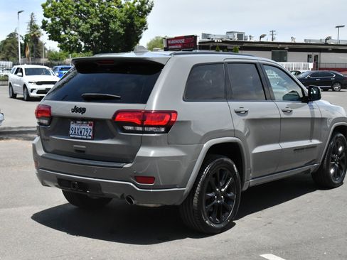 Used 2022 Jeep Grand Cherokee Laredo X AWD/4WD image 8