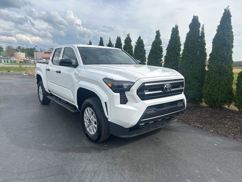 Certified 2025 Toyota Tacoma SR image 2