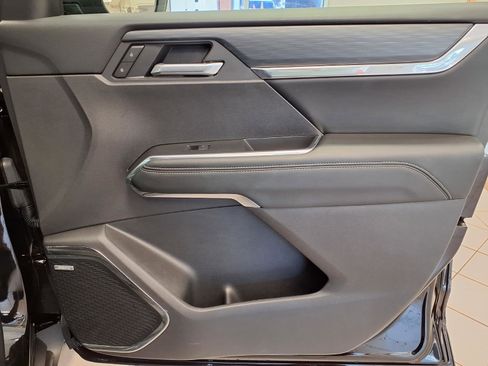 Used 2025 GMC Acadia Elevation FWD image 11
