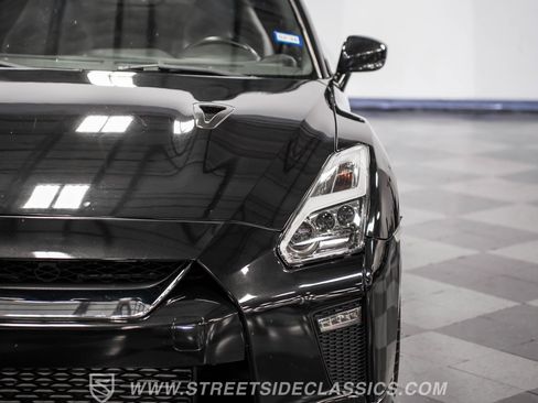 Used 2013 Nissan GT-R Premium image 20
