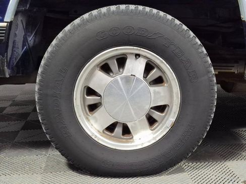 Used 1999 Chevrolet Suburban 2WD w/ Preferred Equipment Group 3 image 23