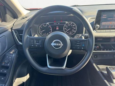 Used 2024 Nissan Rogue SV image 12